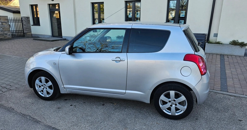 Suzuki Swift cena 13900 przebieg: 119000, rok produkcji 2010 z Sokołów Małopolski małe 529